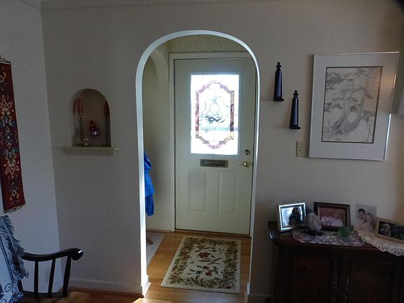 3rd image of 505 N Lewis St