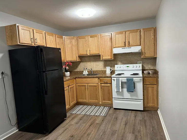 206 E Ayre St #4 — Photo 2