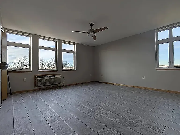 1 bed, 948 sqft, $1,400 — Photo 4