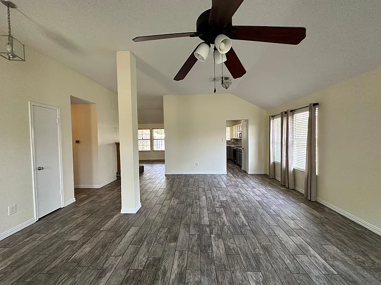 4144 Clary Dr — Photo 5
