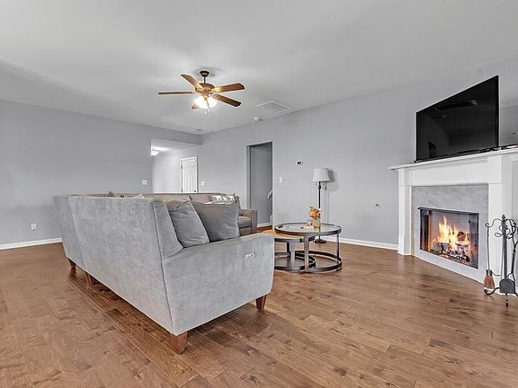 4th image of 741 Robinson Dr