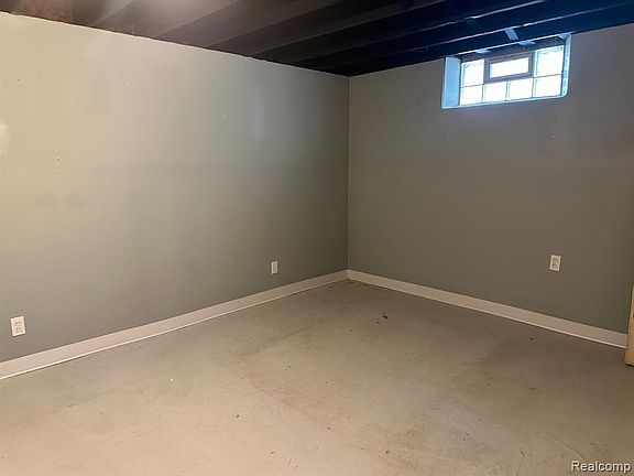 5th image of 15625 Leona Dr