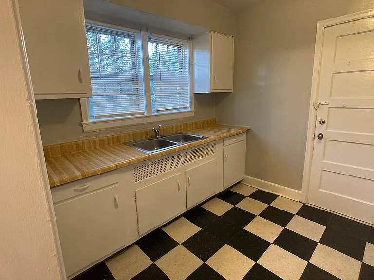 917 Oxmoor Rd #201 — Photo 34