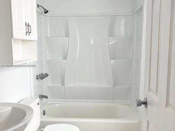 4th image of 1337 Euclid Ave APT 108