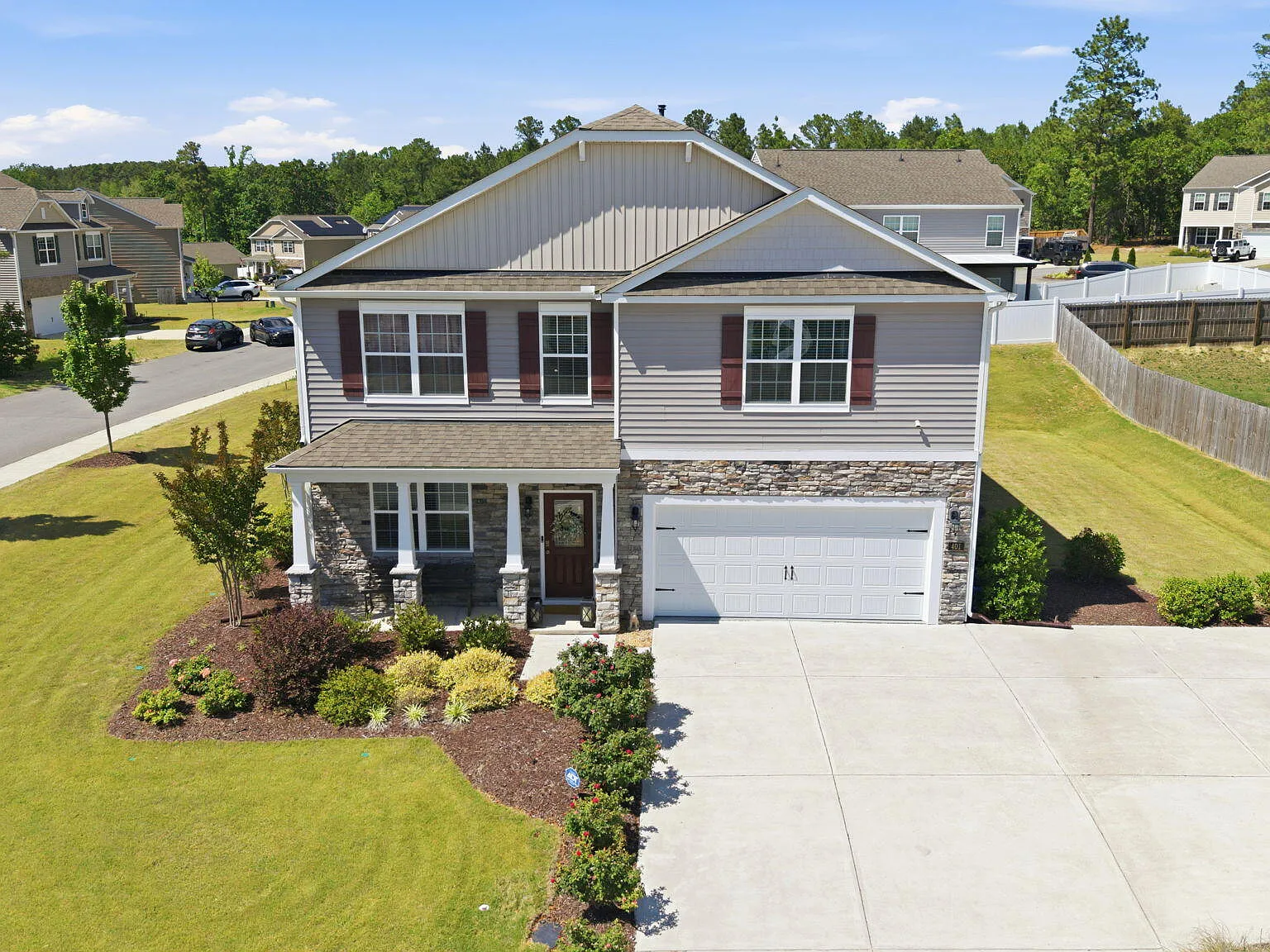 4 bed, 2.5 bath, 2824 sqft, $2,350 — Photo 2
