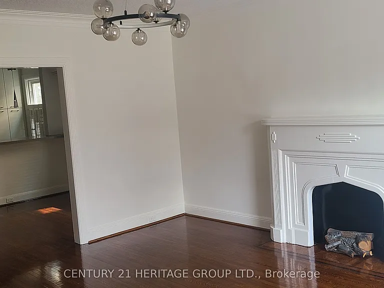 978 Avenue Rd #MAIN — Photo 7
