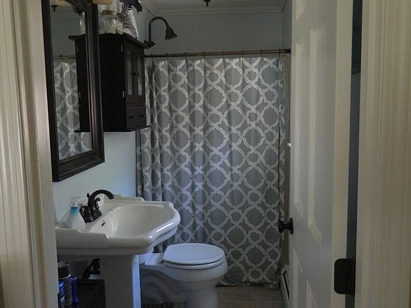 4th image of 33 Kensington Dr