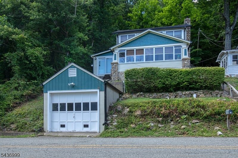 1st image of 114 Lakeside Dr