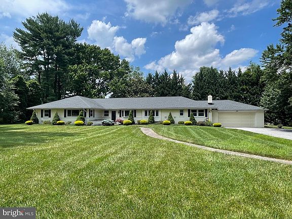 4th image of 402 Ivy Church Rd