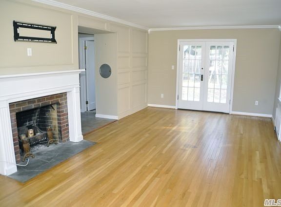 3rd image of 352 N Village Ave