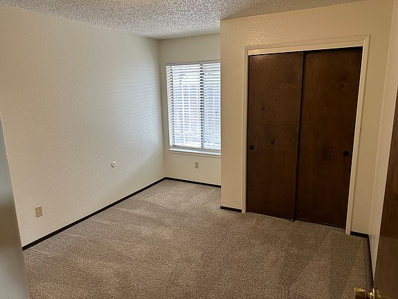 4th image of 1550 N Mitchell Ave