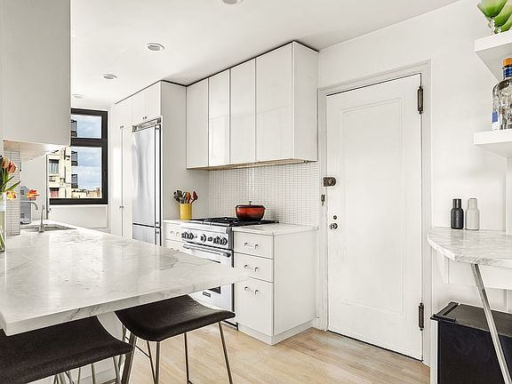 4th image of 50 W 96th St APT 16C