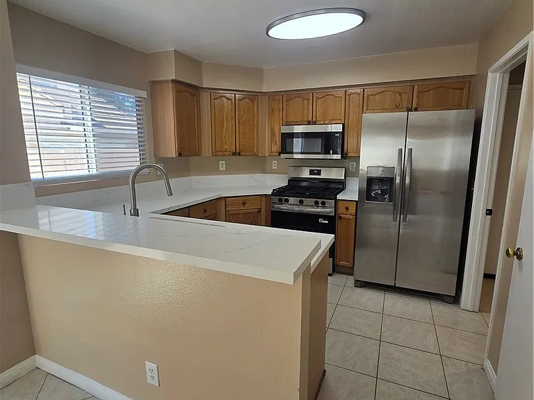 881 Bramble Ln — Photo 8