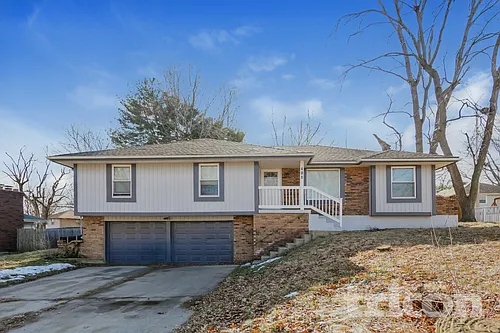 408 NW Palmer Dr Photo 1