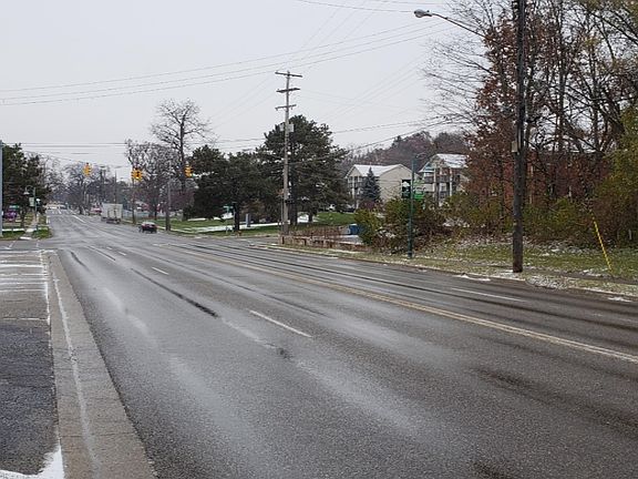 5th image of N Riverview Dr