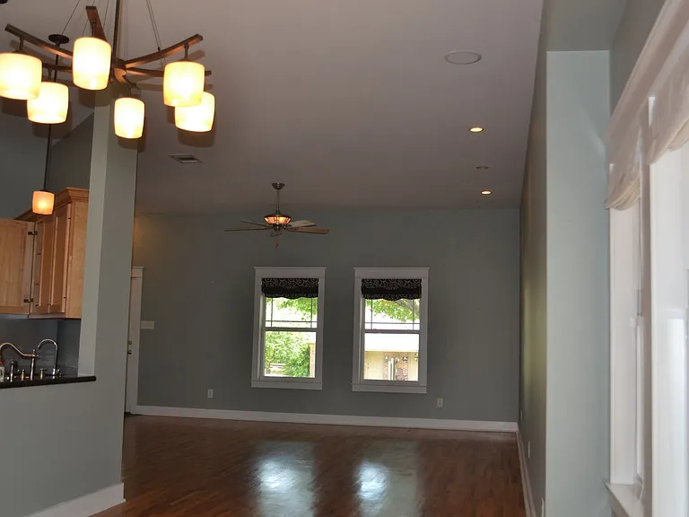 709 Roberts St — Photo 3