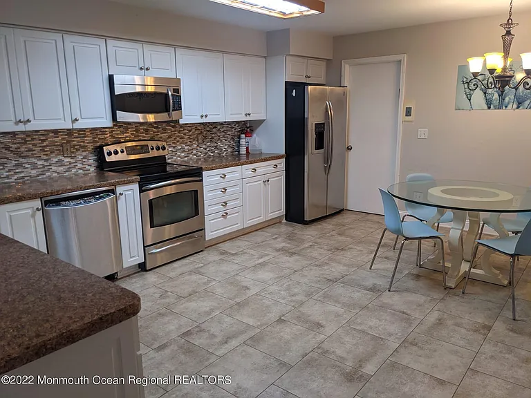 1304 Franklin Ave — Photo 8