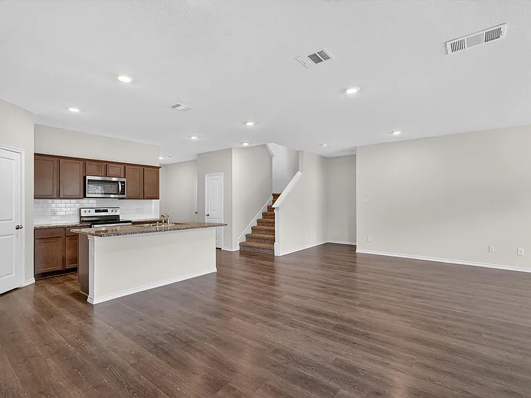 2109 Muscovy St — Photo 8