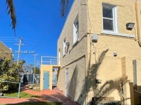 101 SE 2nd St, Dania, FL