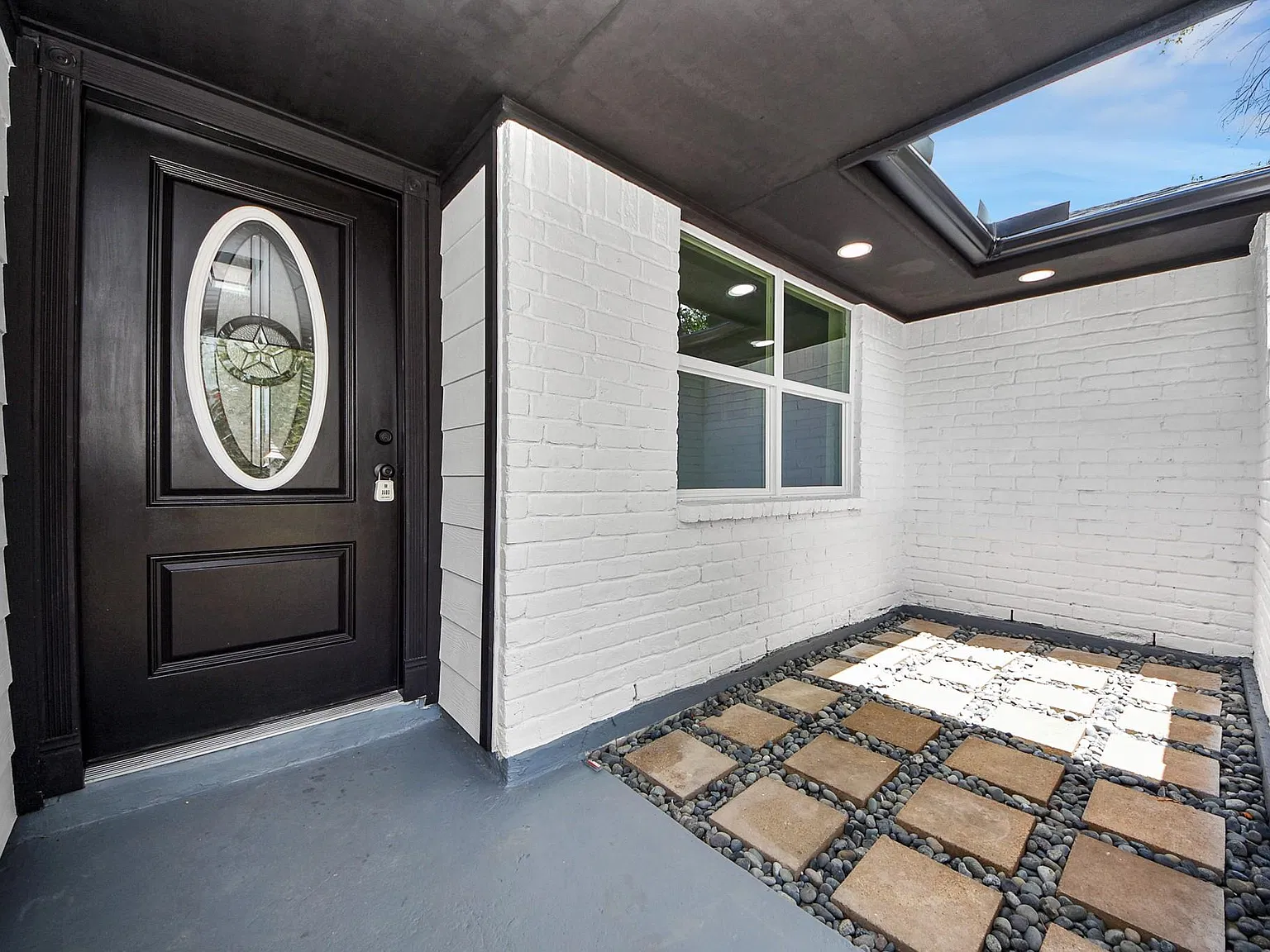 4 bed, 2.5 bath, 1700 sqft, $2,100 — Photo 3