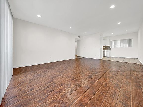 2nd image of 6227 Morse Ave APT 302