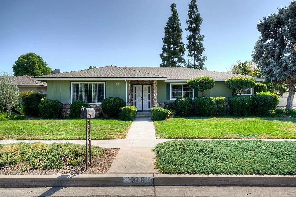 2191 E Palo Alto Ave photo 1