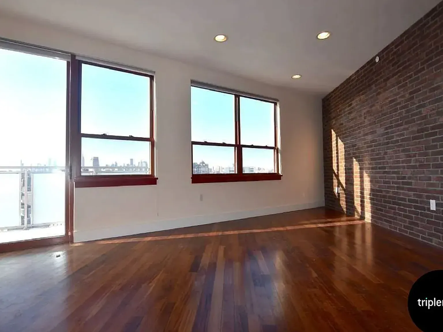240 Meeker Ave — Photo 2