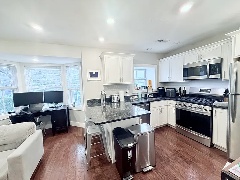 18 Atlantic St #4 — Photo 2