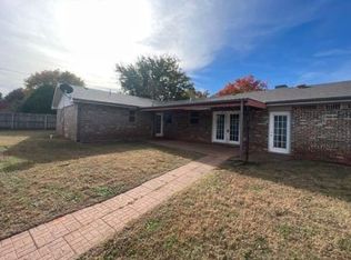 906 N Randall Ave, Elk City, OK 73644