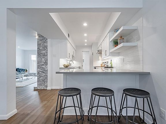 4th image of 7512 Woodthrush Dr #20