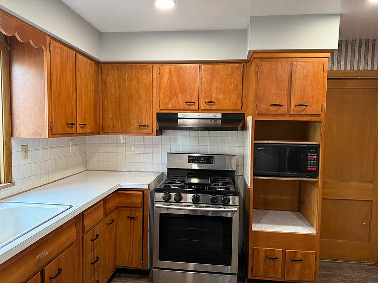 1640 Victoria Ave #1 — Photo 5