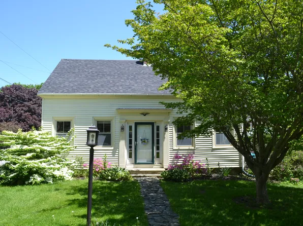 20 Pine St, Thomaston, ME 04861