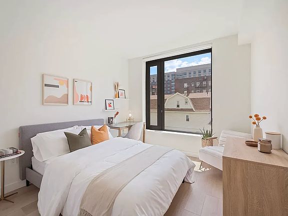 3rd image of 15310 88th Ave #500