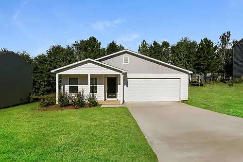 161 Queens Cir Photo 1