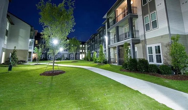 The District Apartments — Photo 8