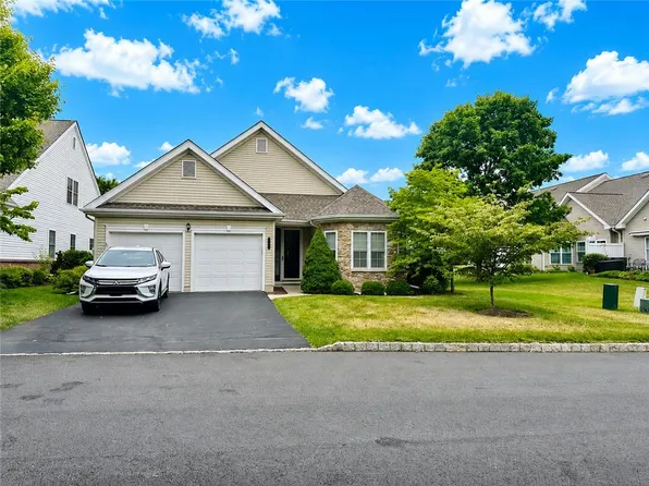 2757 Terrwood Dr E, Macungie, PA 18062