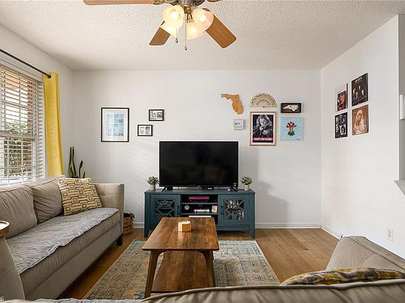5th image of 22 Melissa Carol Cir