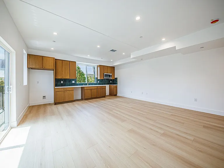1063 S. Corning St. — Photo 44