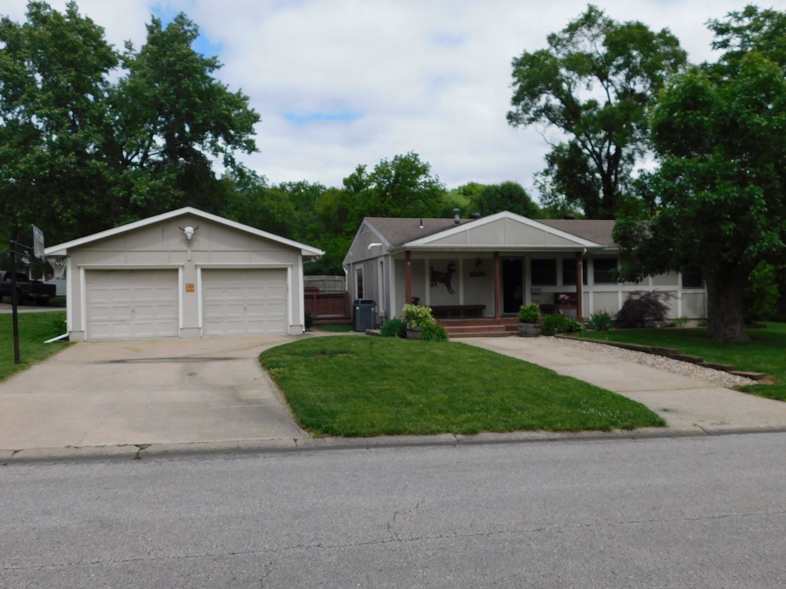 1000 NE Cowden Dr, Gladstone, MO 64118 Zillow