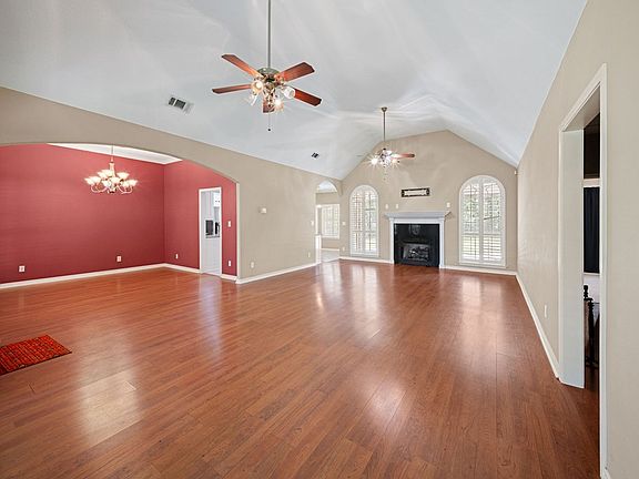 3rd image of 1074 Post Oak Rd