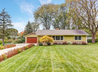 375 Lynnwood Ln, Brookfield, WI 53005