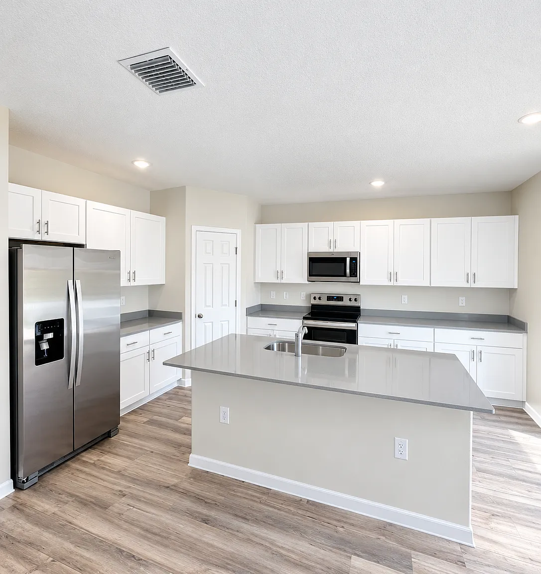 5 bed, 2470 sqft, $2,600 — Photo 3