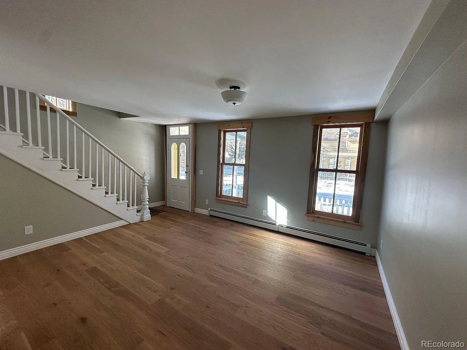 3 bed, 2.0 bath, 1200 sqft, $2,400 — Photo 4