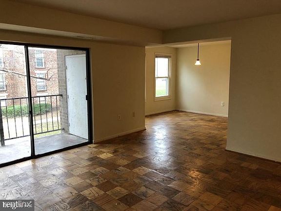 2nd image of 818 Quince Orchard Blvd #10