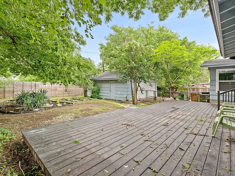 1422 Yorkshire Dr — Photo 24