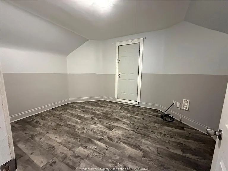 669 Marentette Ave #UPPER — Photo 7