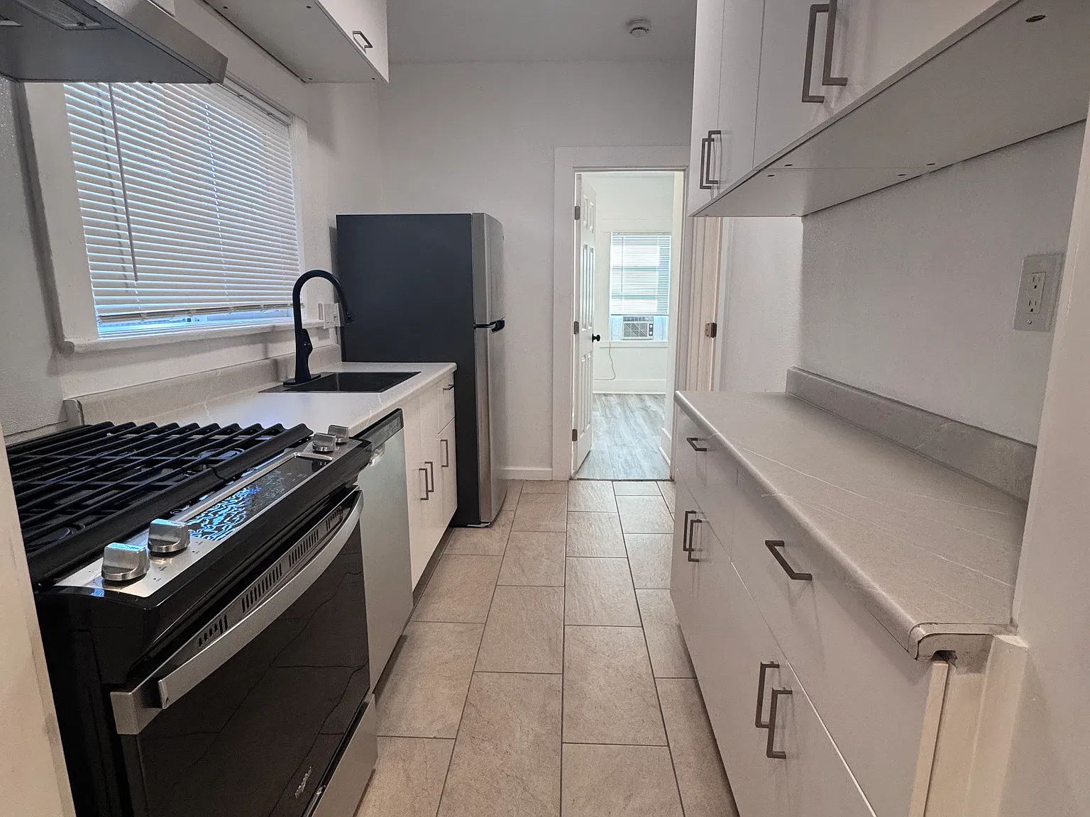 2 bed, 720 sqft, $2,450 — Photo 4