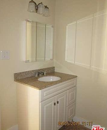 5th image of 1116 W 48th St