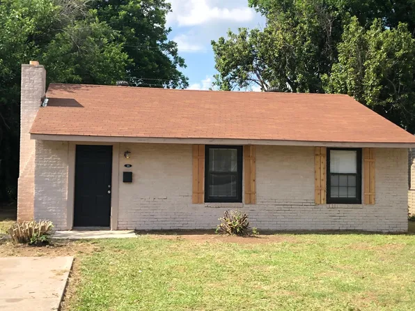 515 E Ercoupe Dr, Midwest City, OK 73110