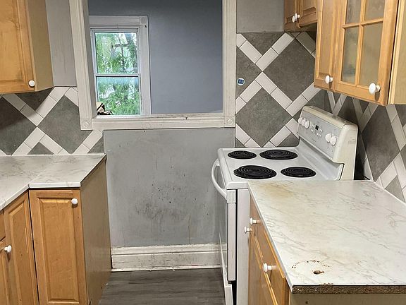3rd image of 199 Lingham St